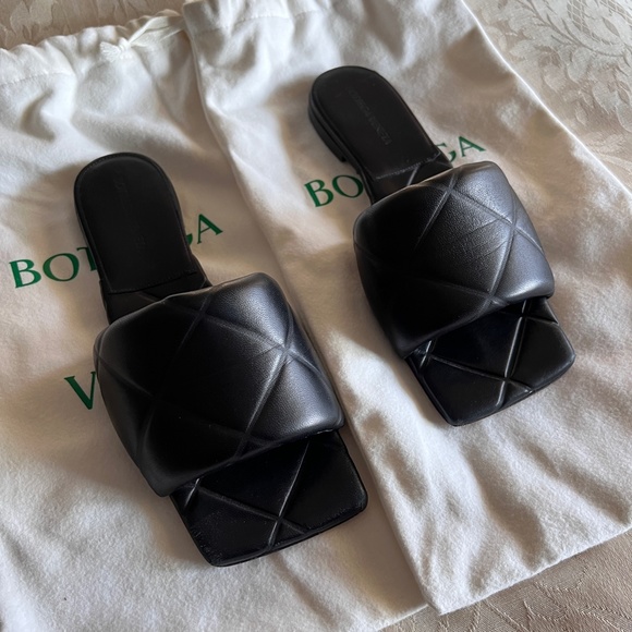 Bottega Veneta Lido Quilted Sandal | Box & Dust Bags Incl. - Picture 2 of 7